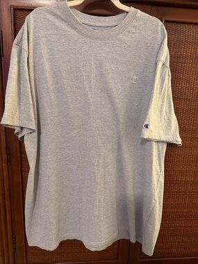 Champion Men’s Short Sleeve Crew Tee — Light Gray